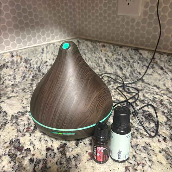 Essential Oils & Diffuser - Picture 1 of 2
